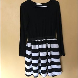 Cute and comfy black and white dress